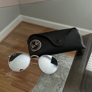 Ray-Ban Round Flash Lenses Sunglasses in silver